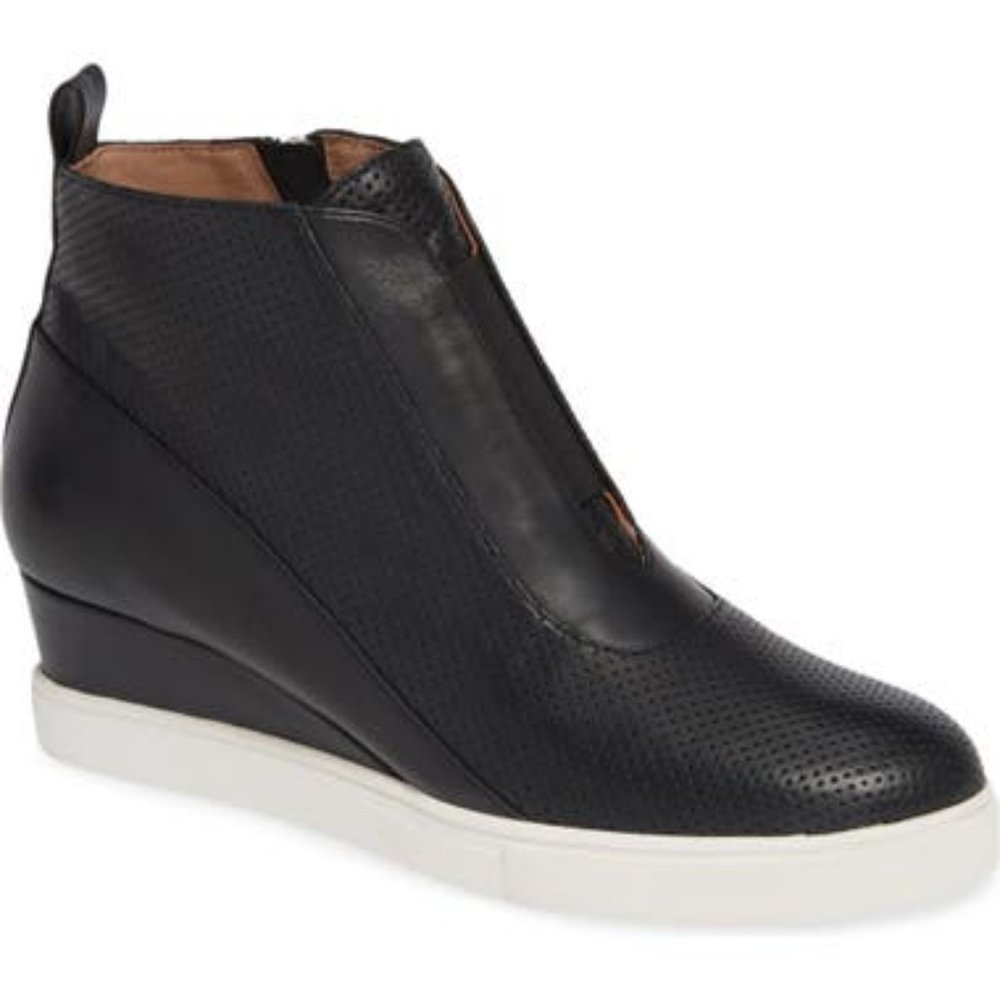 Linea Paolo Anna Low Heel Wedge Sneaker 6.5 M